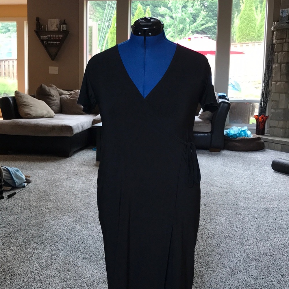 Black v-neck dress tie on side size small